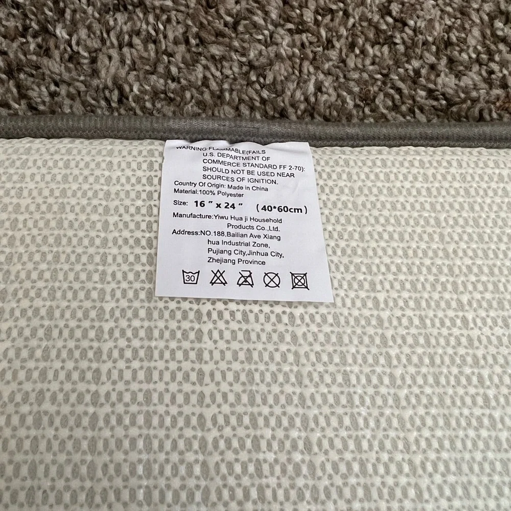 NEW BATHROOM RUG GREY COLOR